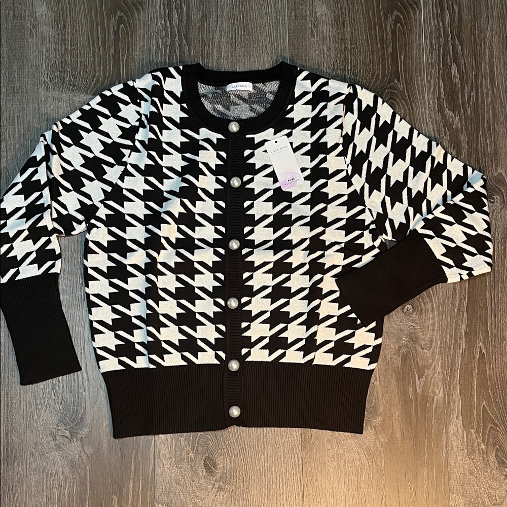 NWT Lascana Houndstooth Women’s sweater Black and White soft to the touch.